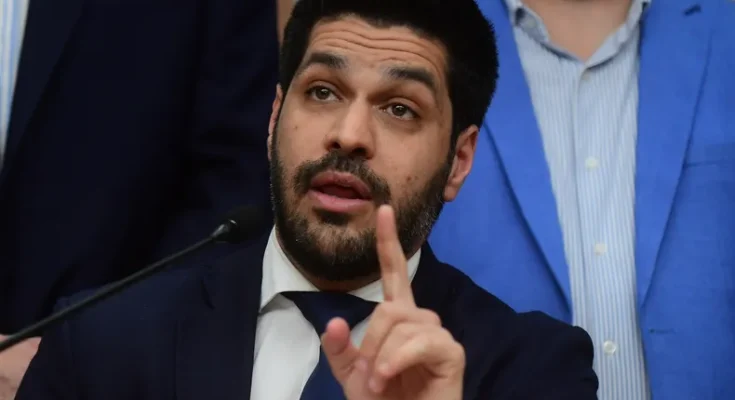 «El gobierno se agotó»: Andrés Ojeda dijo que el oficialismo «le toma el pelo a la gente y al Parlamento»
